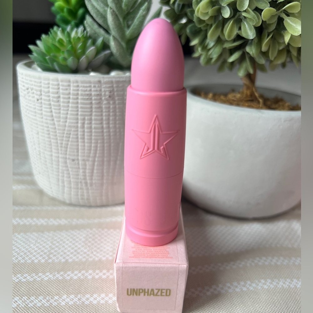🌸 4/$25 Star Velvet Trap Lipstick -Unphazed - Picture 4 of 4